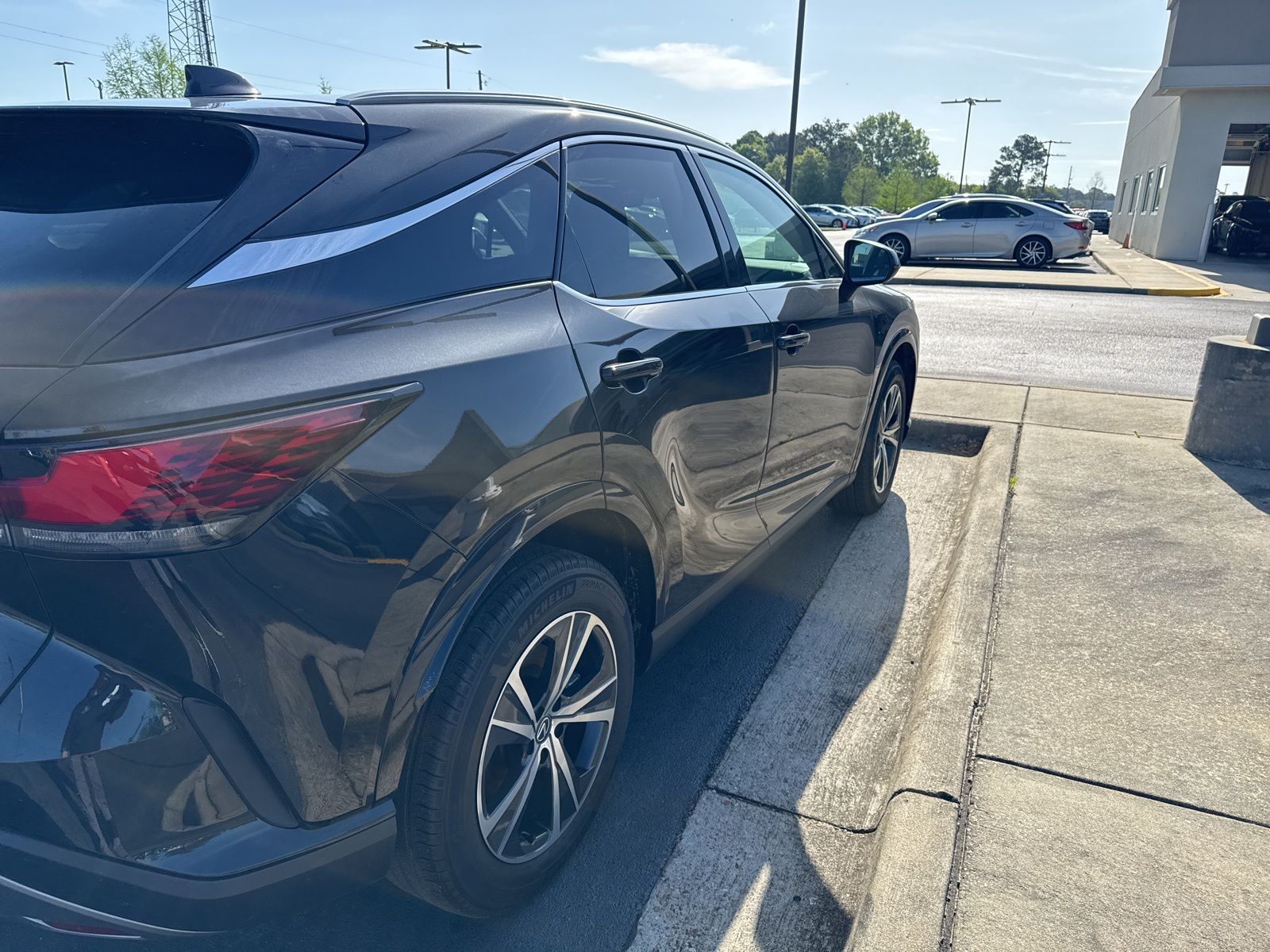 View vehicle photo 4