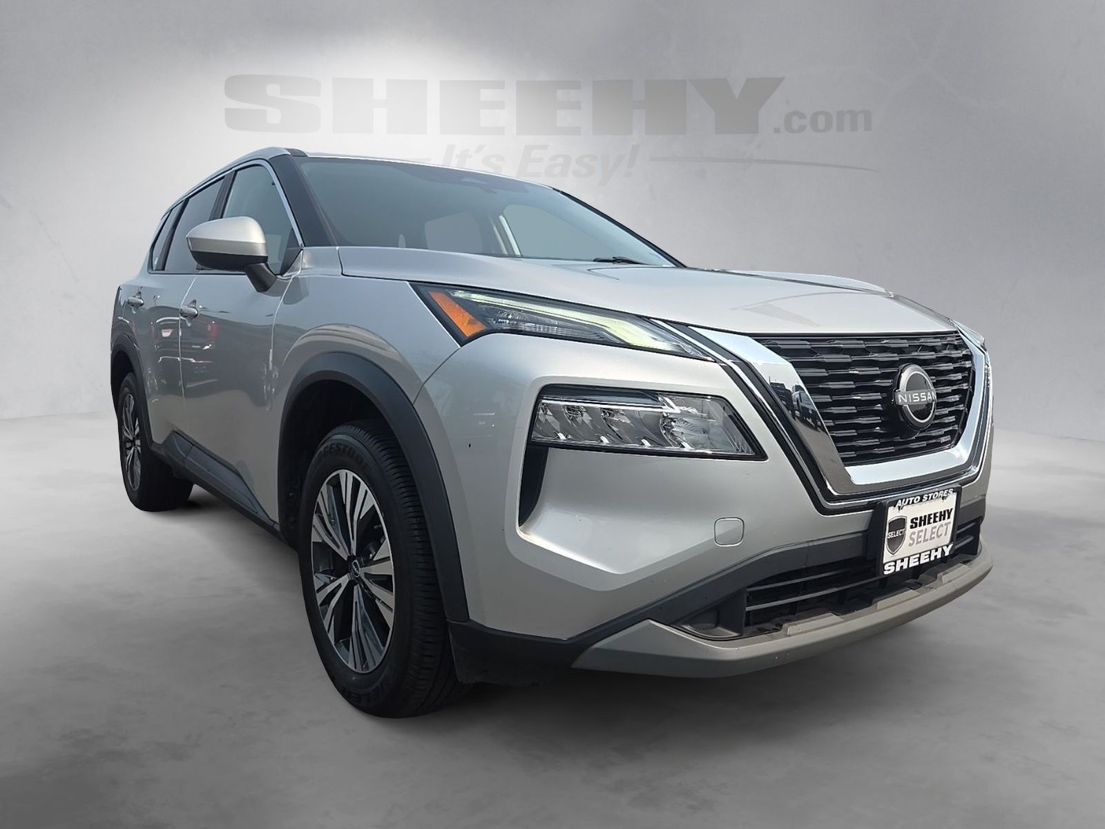 Used 2023 Silver Nissan SV image 2