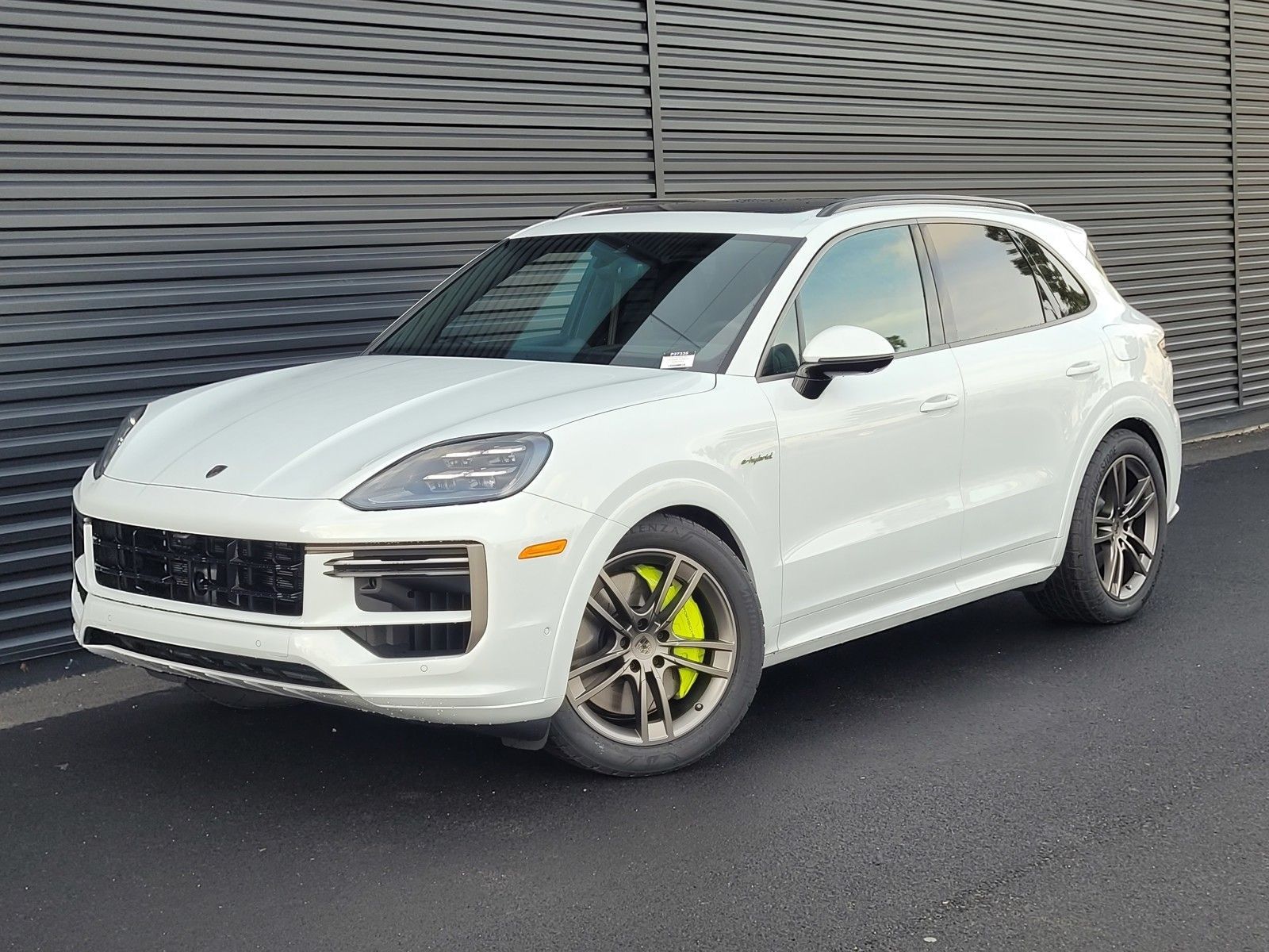 2025 Porsche Cayenne E-Hybrid Turbo — full photo 1 of 25