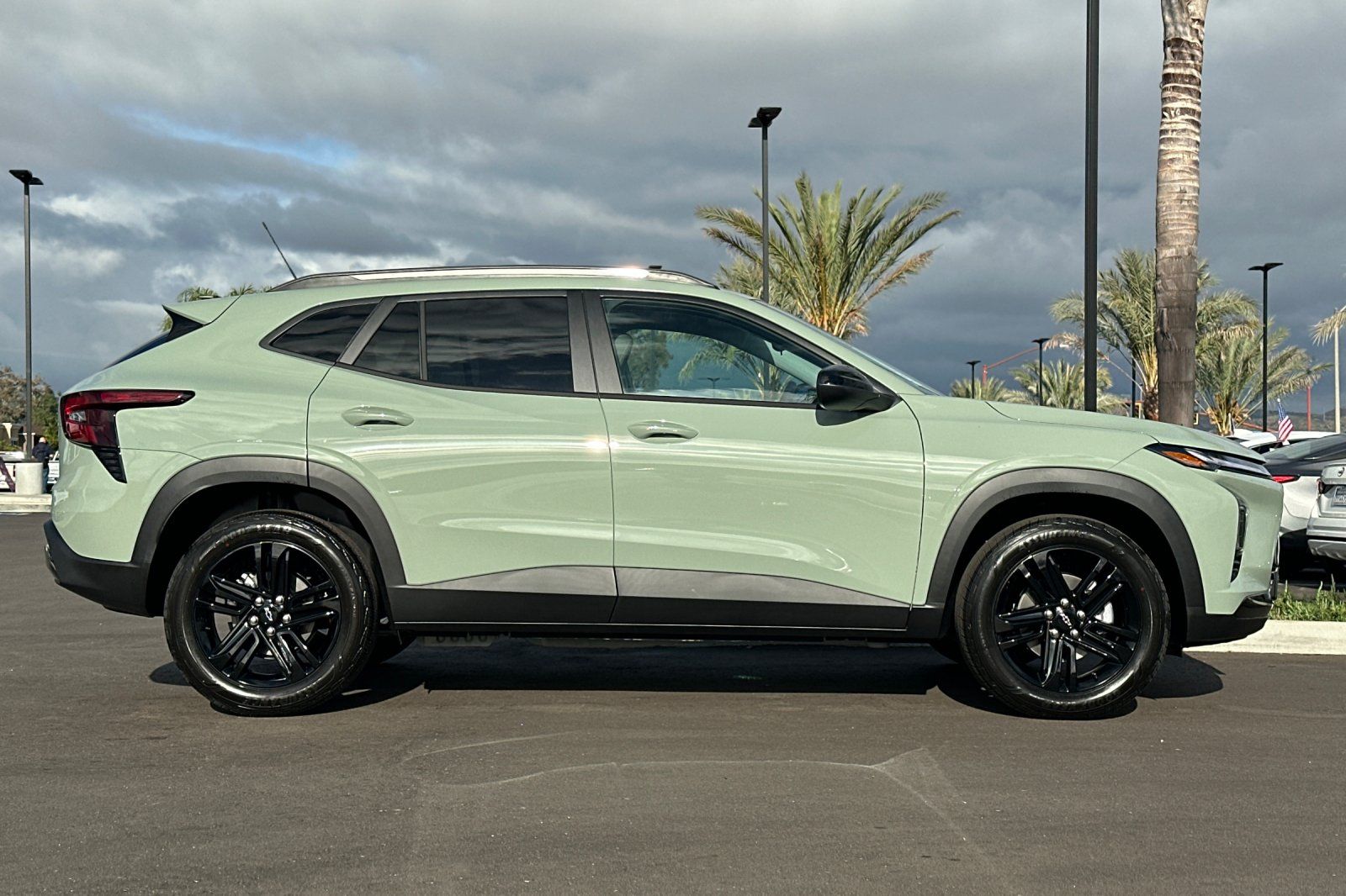 View vehicle photo 3