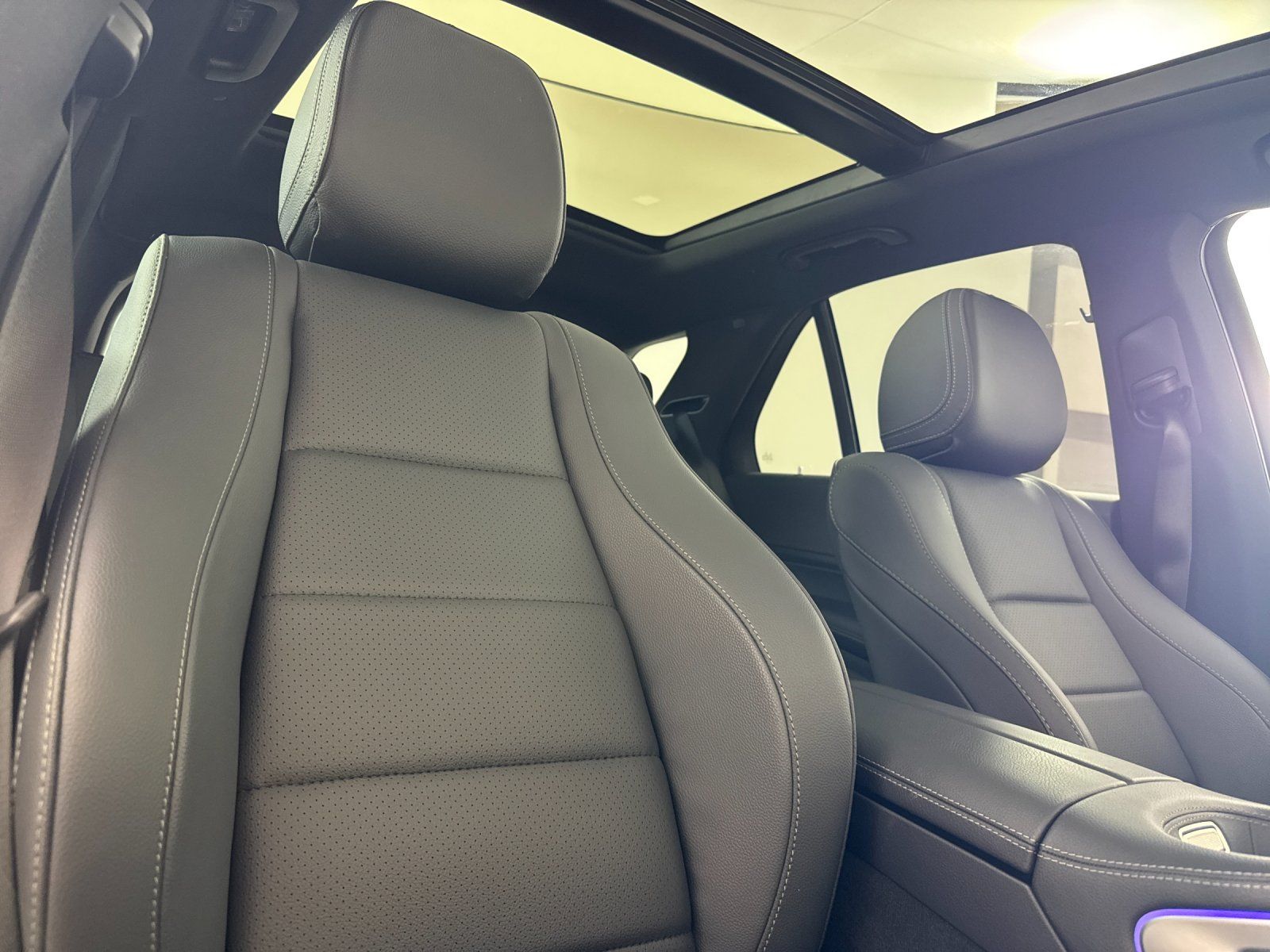 2025 Mercedes-Benz GLE GLE 450e — full photo 17 of 29
