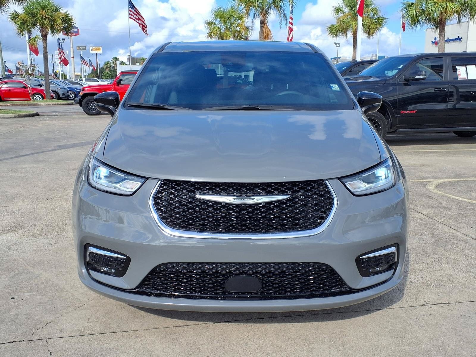 2025 Chrysler Pacifica Select - 1