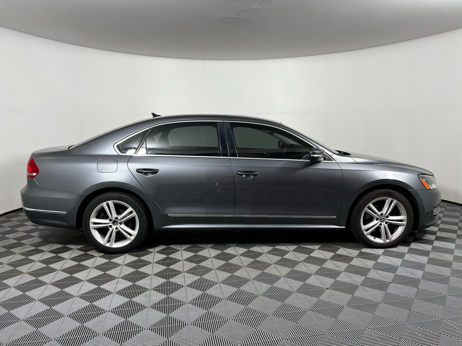 Thumbnail: 2013 Volkswagen Passat - 4