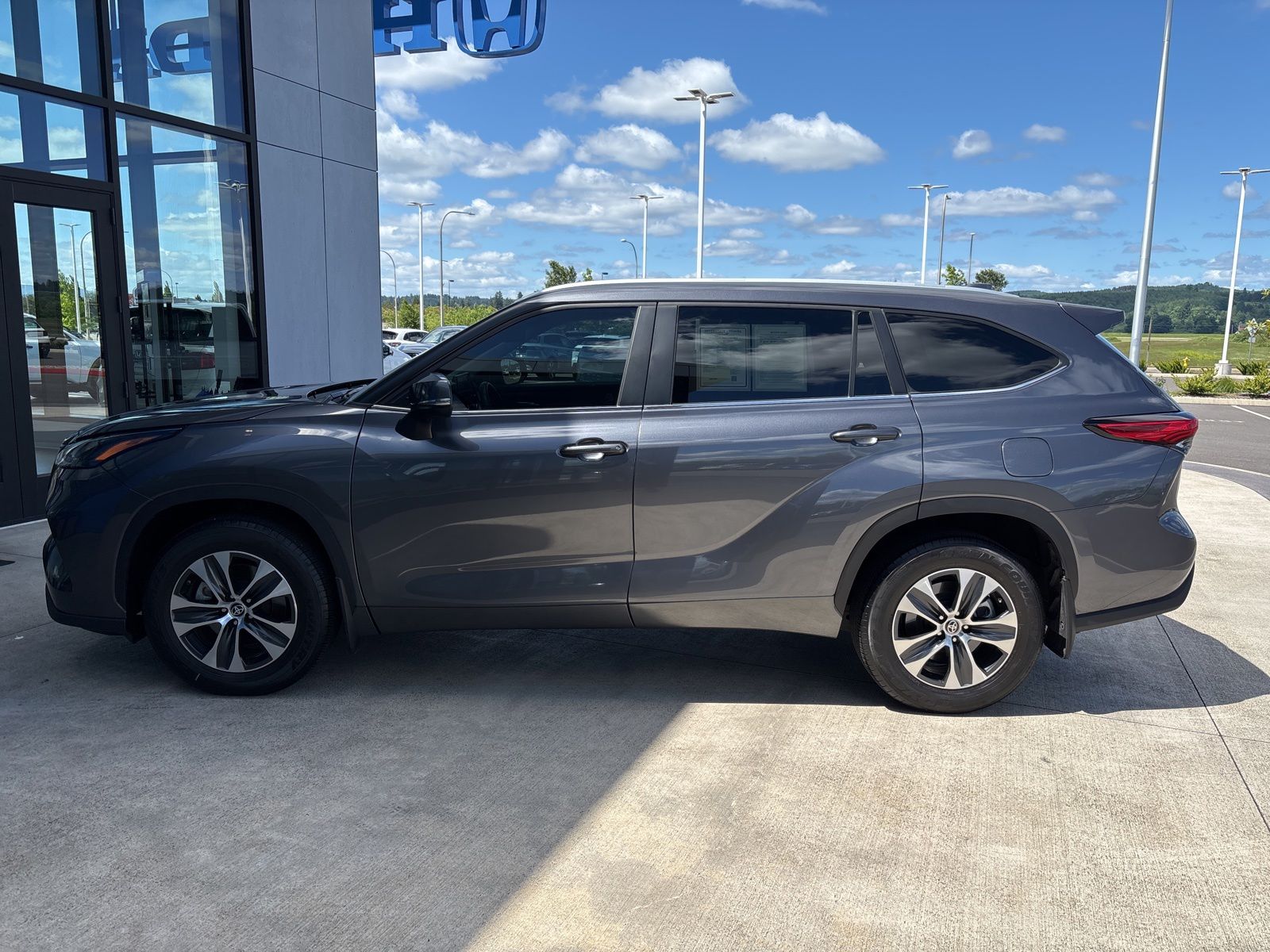 Used 2023 Toyota Highlander SUV