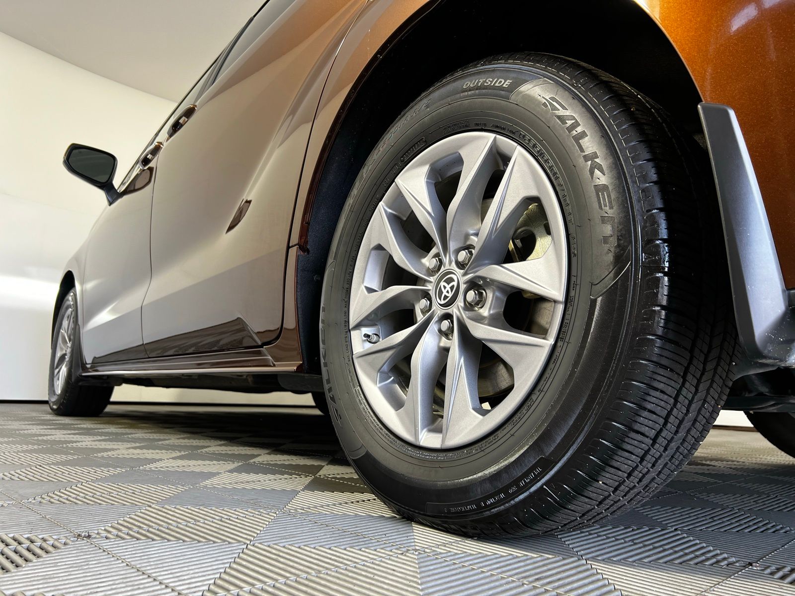 Thumbnail: 2024 Toyota Sienna - 29