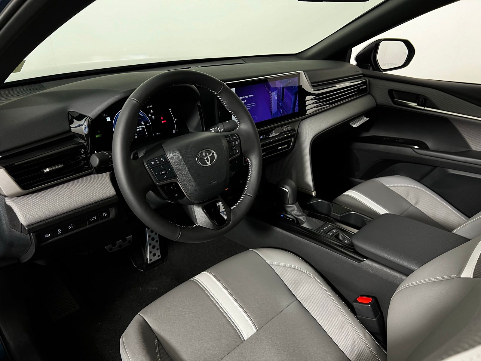 2025 Toyota Camry SE 9