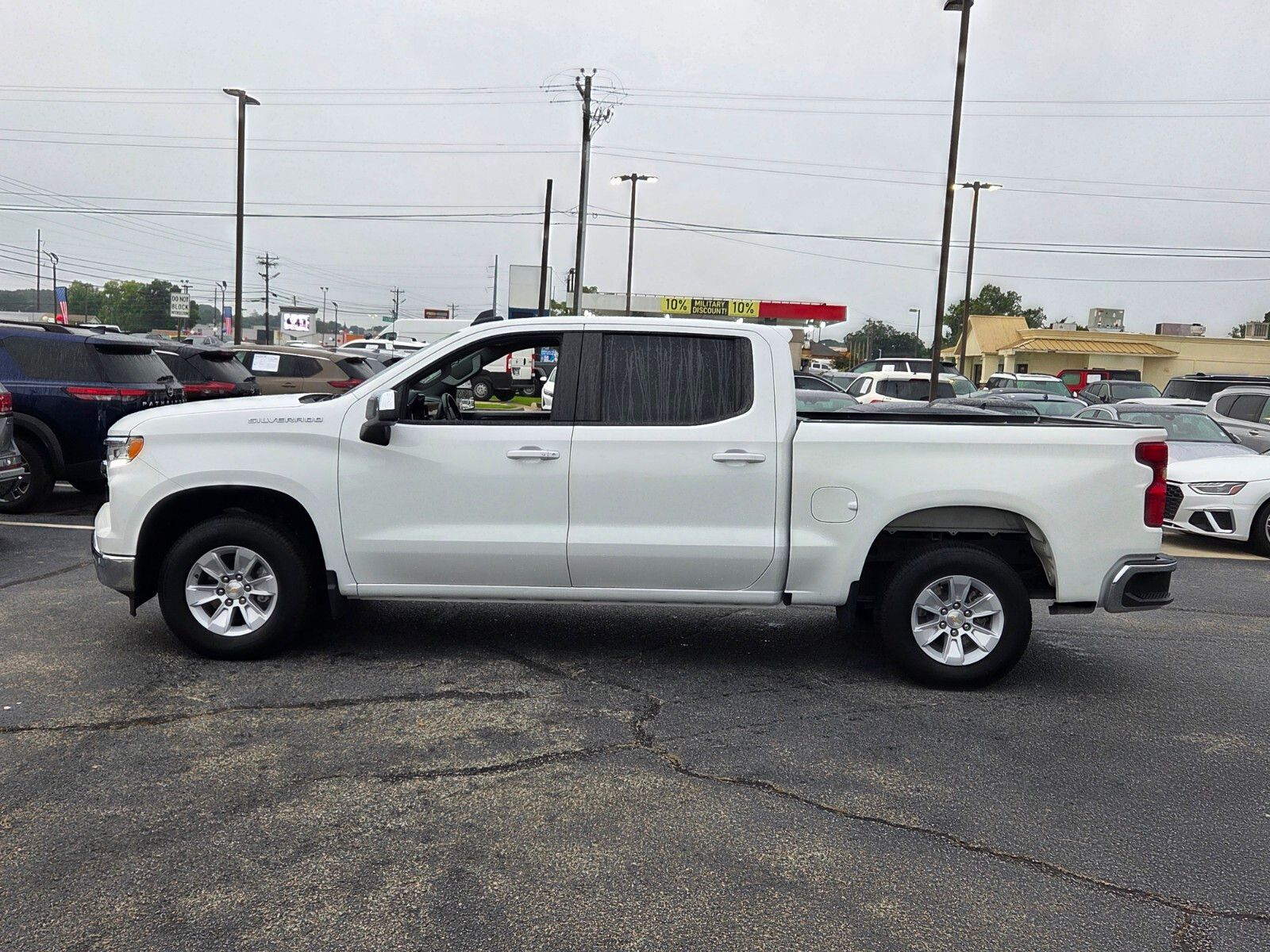 Used 2025 White Chevrolet LT image 4