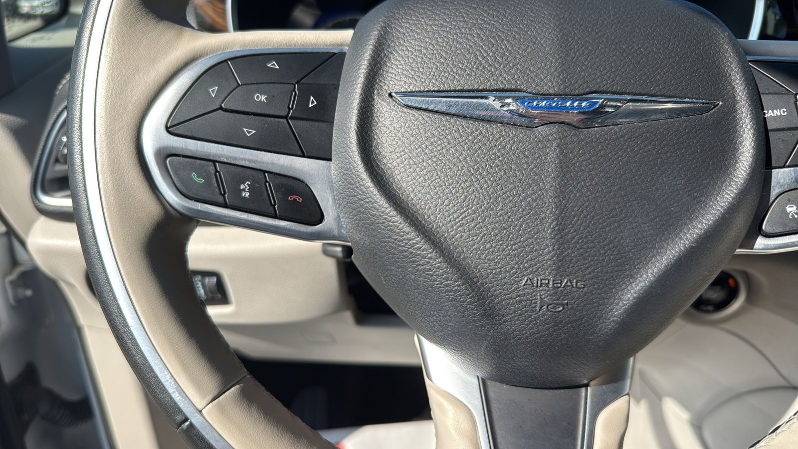 Used Car 2021 Chrysler Pacifica  Limited For Sale Under $30,000 In Austin, Texas