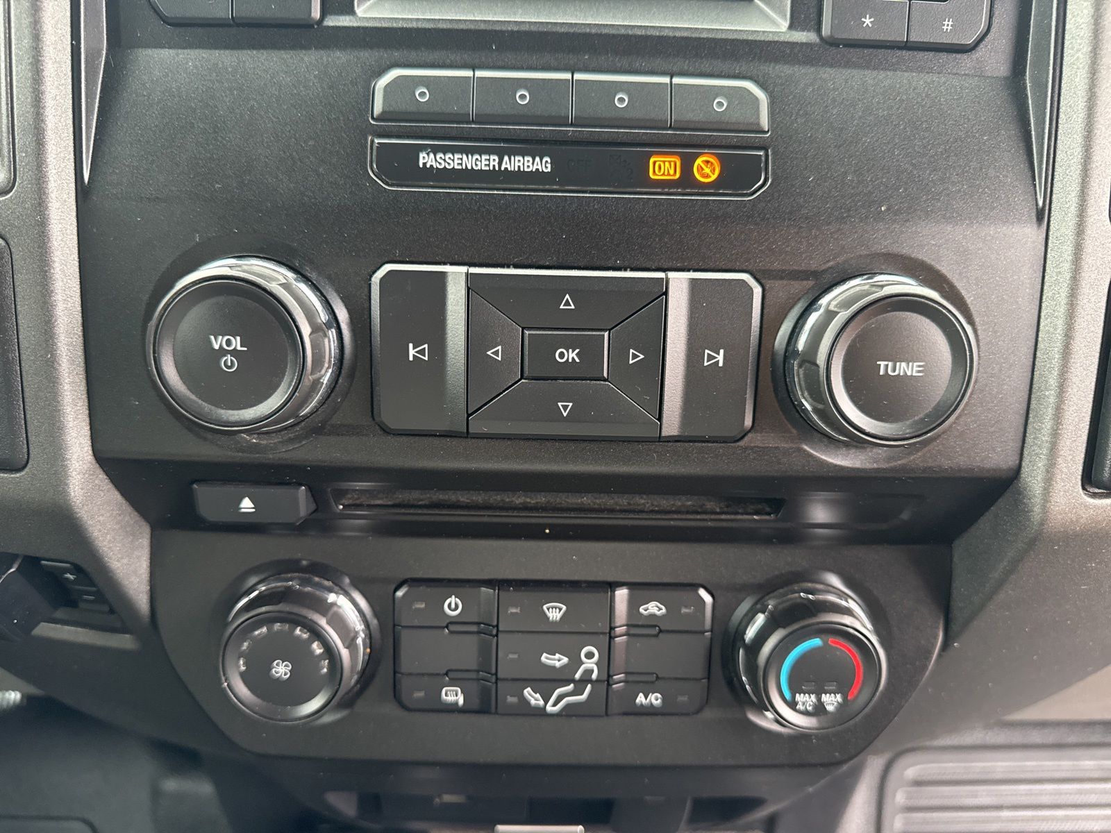 Used 2018 Oxford White Ford XL image 23