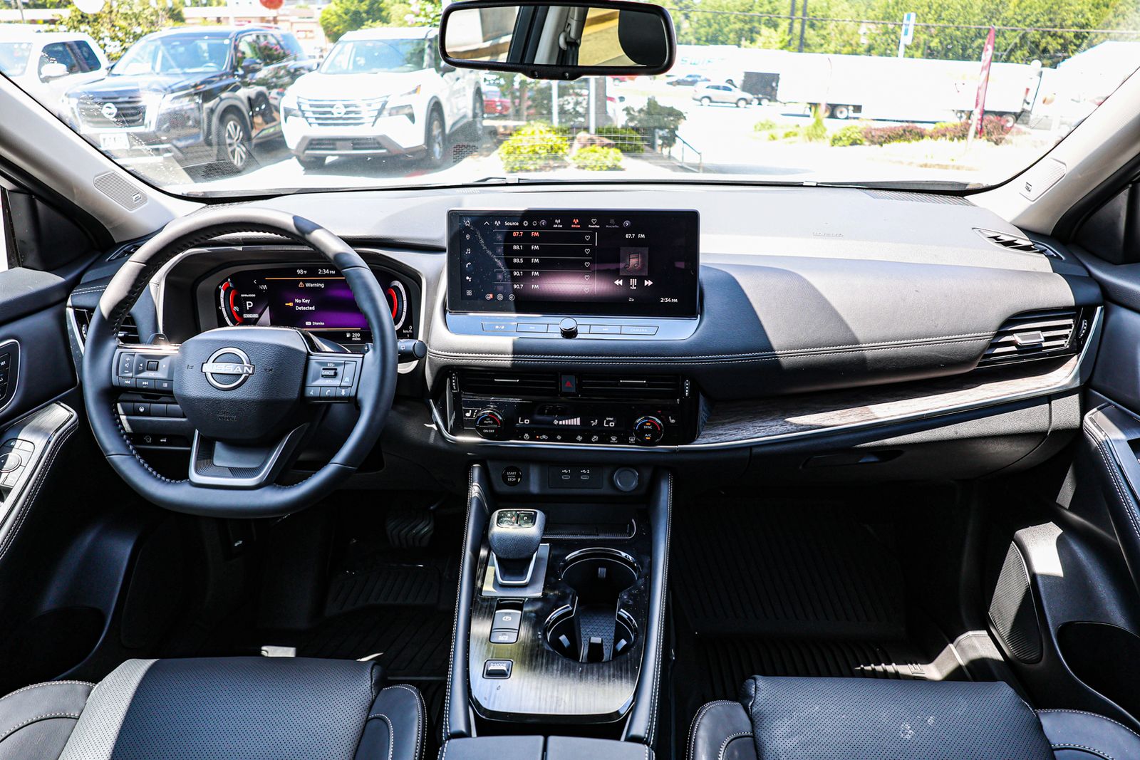 2025 Nissan Rogue Platinum photo 16