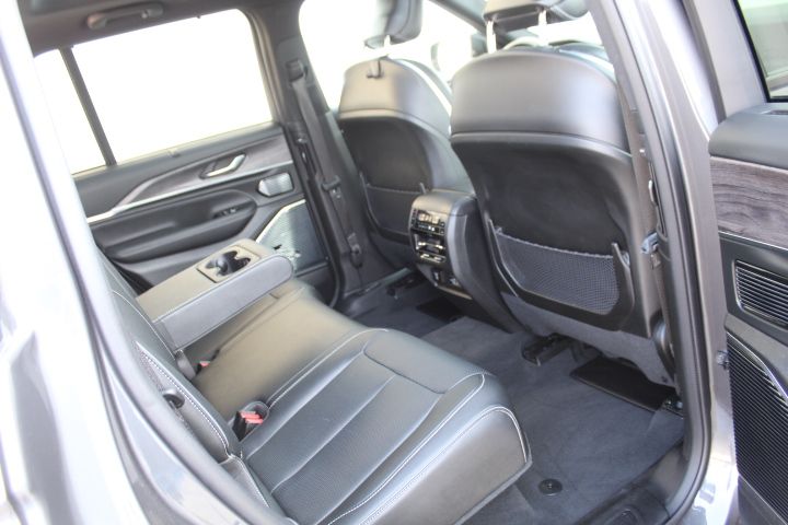 Used Car 2022 Jeep Grand Cherokee  Overland For Sale Under $40,000 In Austin, Texas