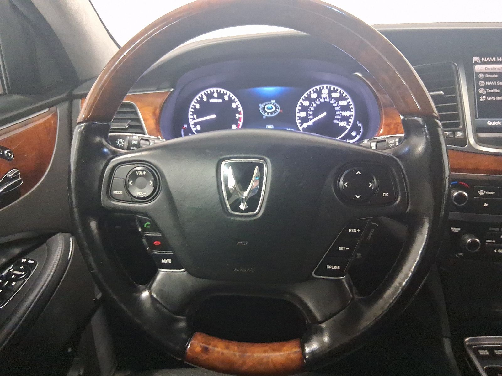 Used Car 2014 Hyundai Equus  Signature For Sale Under $15,000 In Austin, Texas