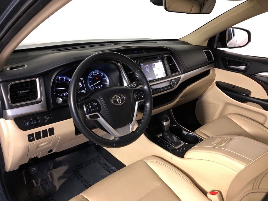 2019 Toyota Highlander XLE 12