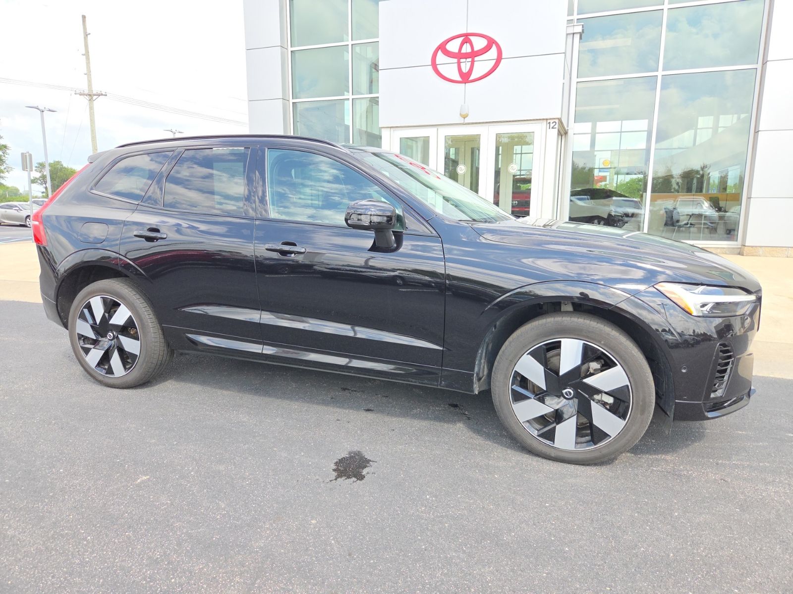 Onyx Black Metallic 2024 Volvo XC60 SUV / Crossover All-Wheel Drive Automatic