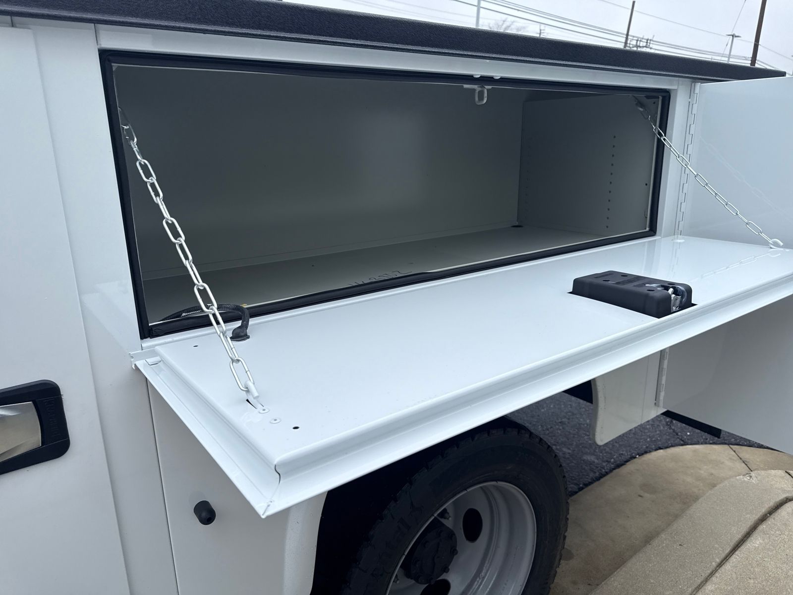 New 2026 Oxford White Ford XL image 15