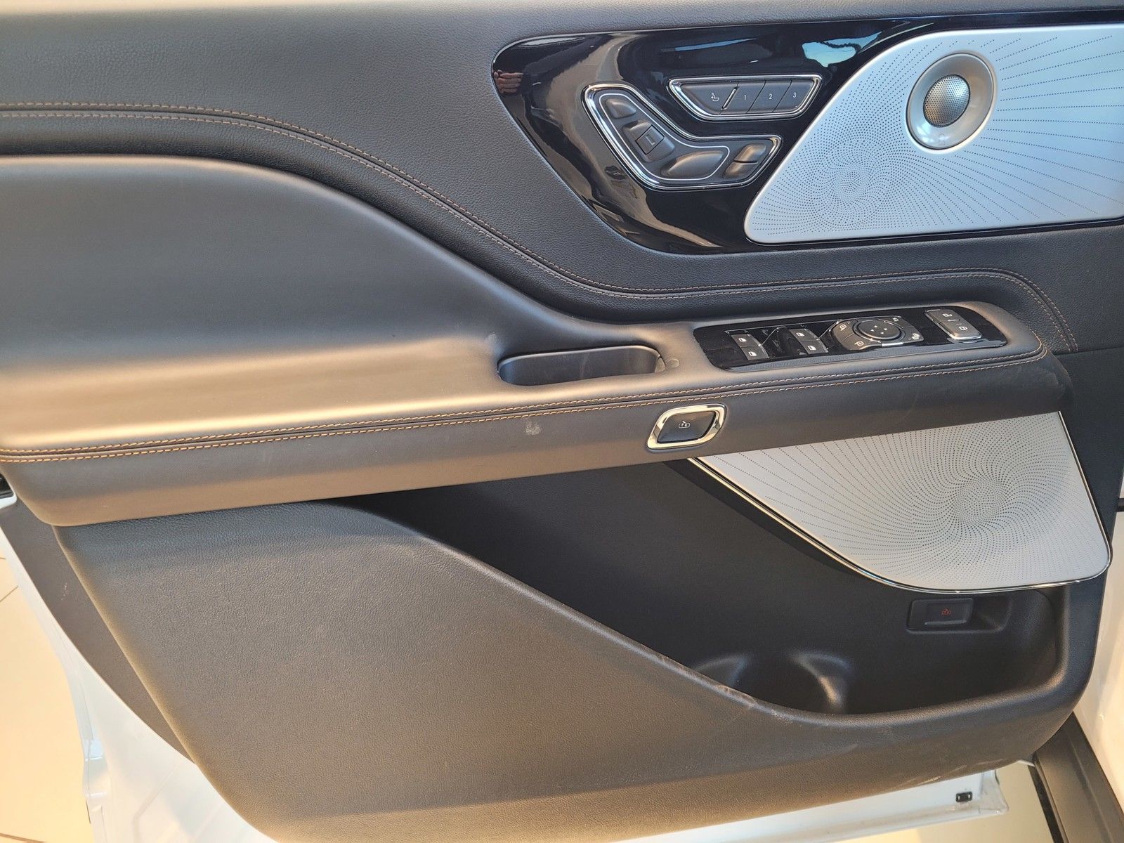 New 2026 White Lincoln Black Label image 10