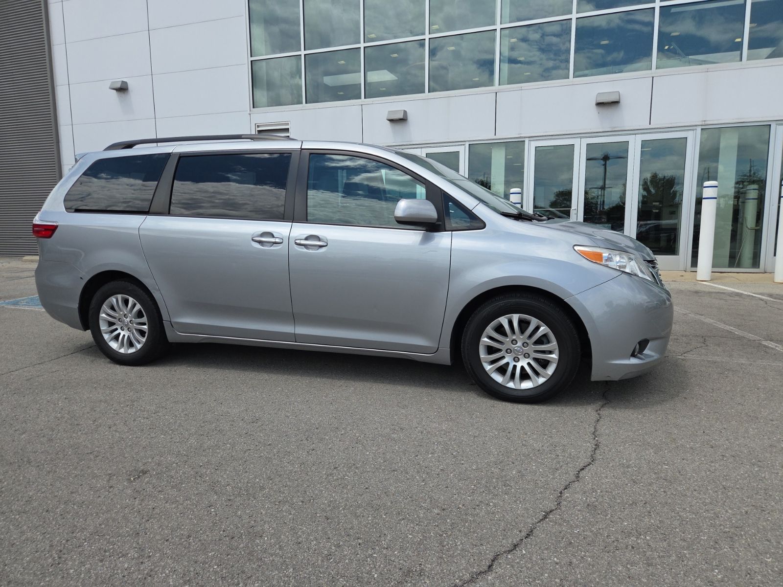 2017 Toyota Sienna XLE