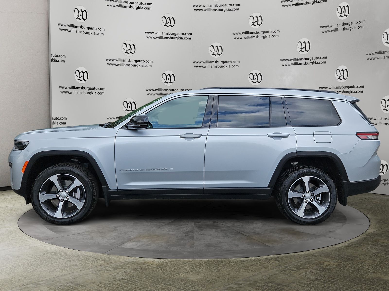 View vehicle photo 2