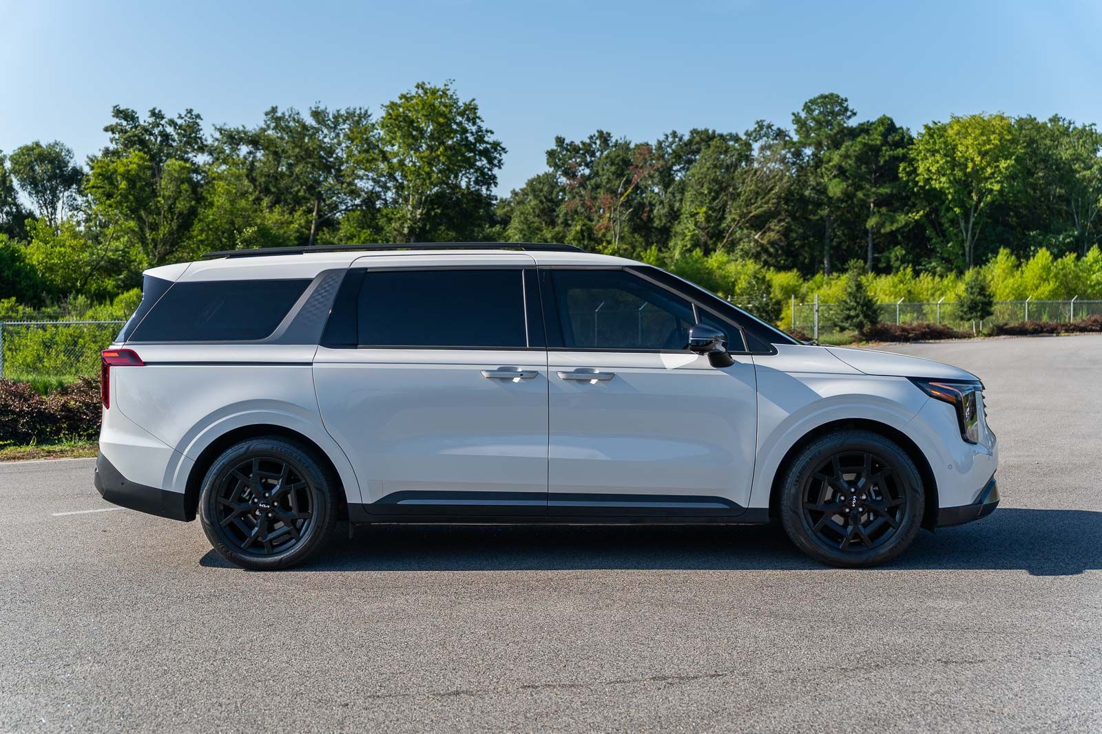 Used 2025 Kia Carnival Van