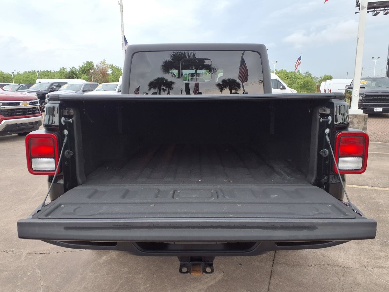 2022 Jeep Gladiator Altitude Black at River Oaks CDJR