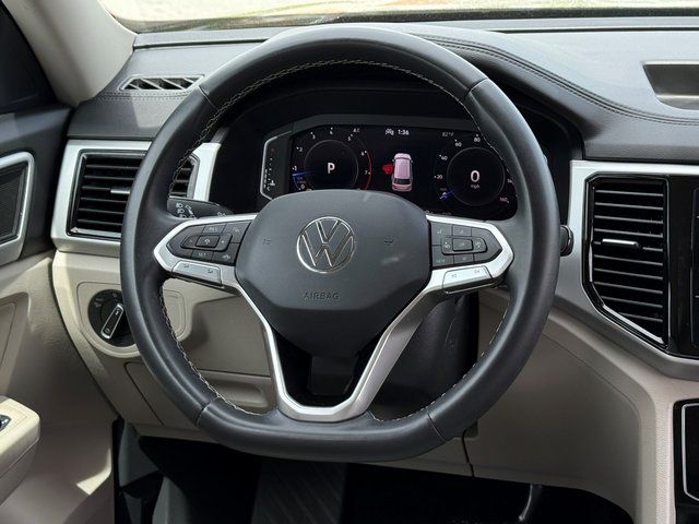 Used 2023 Black Volkswagen 3.6L V6 SE w/Technology image 18