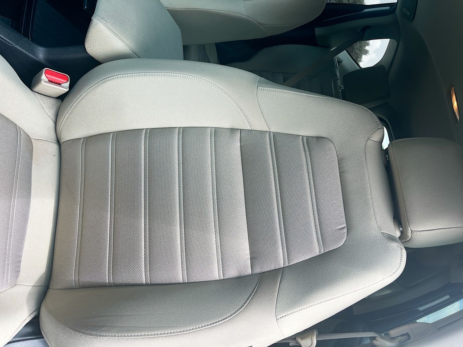 Used 2022 White Honda EX image 18