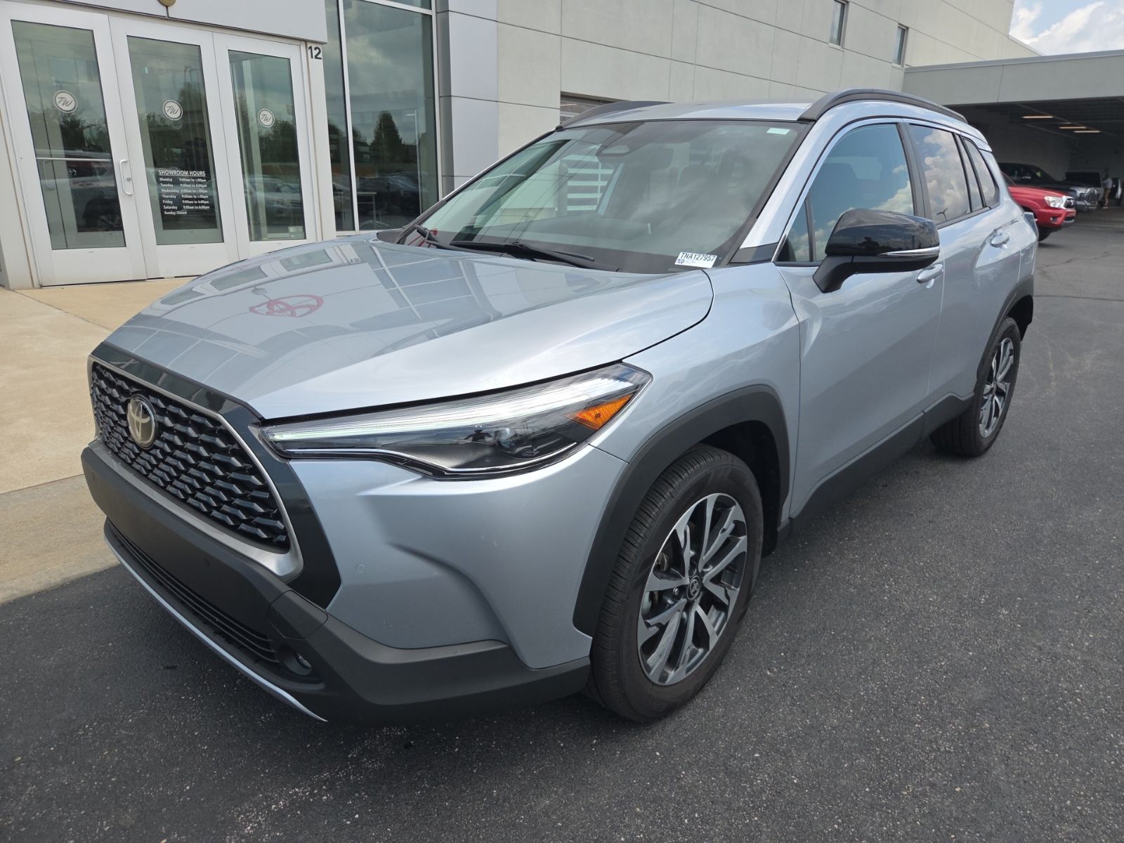 2025 Toyota Corolla Cross XLE - Photo 10