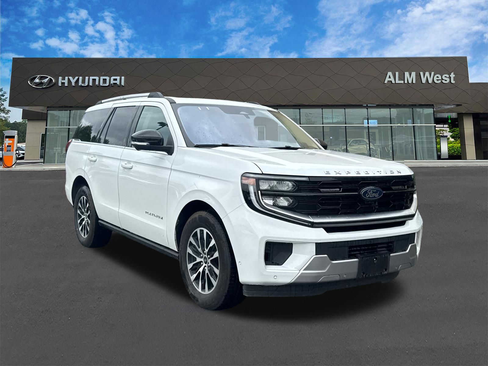 Used 2025 White Ford Platinum image 3