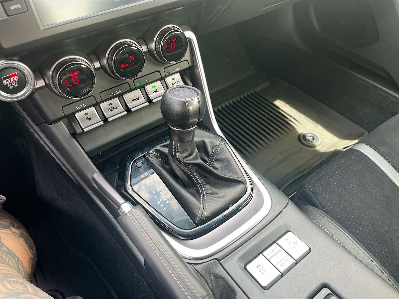 Used 2022 Black GMC Denali image 16