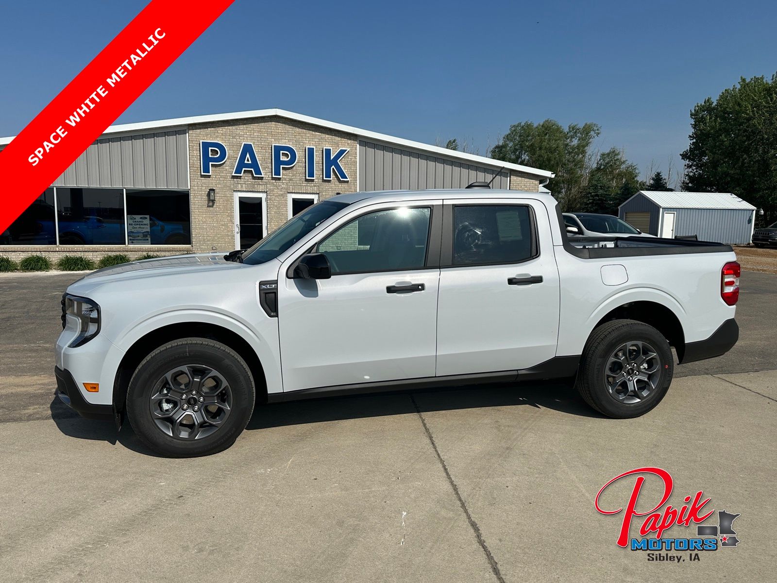 Space White Metallic 2025 Ford Maverick XLT SuperCrew AWD Pickup Truck All-Wheel Drive 8-Speed Automatic
