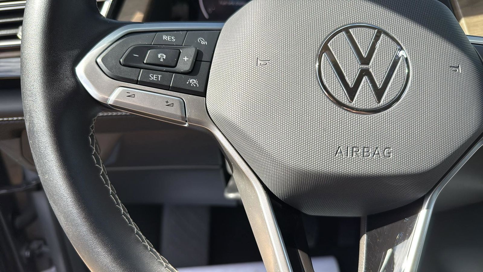 Used Car 2025 Volkswagen Atlas  2.0t Se W/technology For Sale Under $40,000 In Austin, Texas