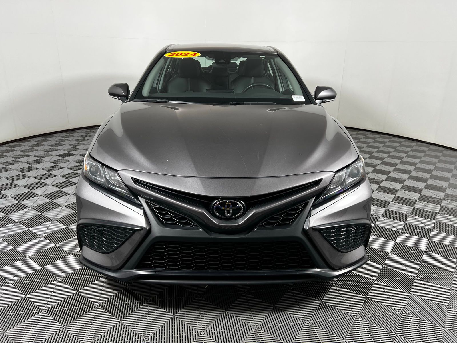 2024 Toyota Camry SE 2