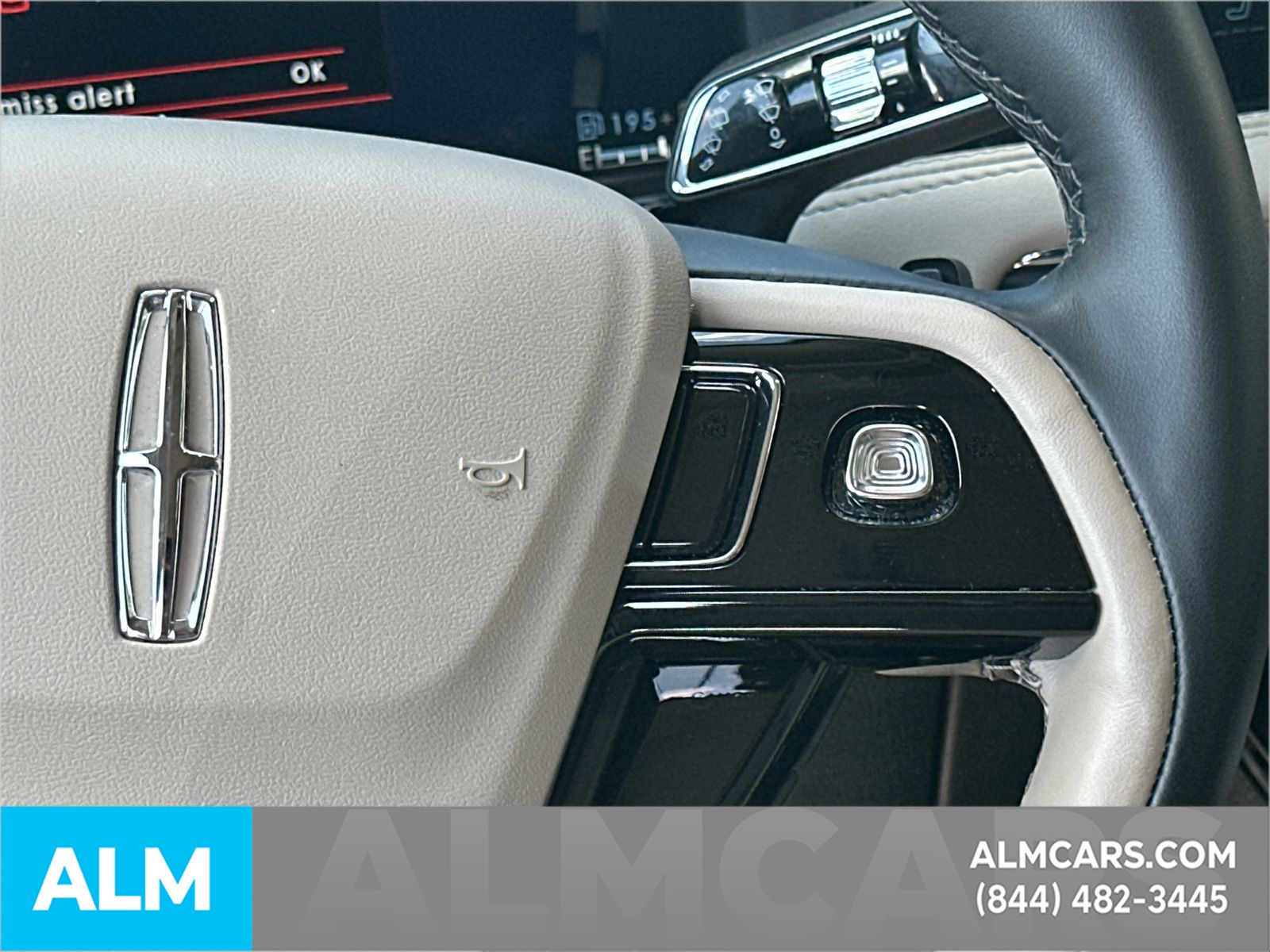 Used 2025 White Lincoln Grand Touring image 30