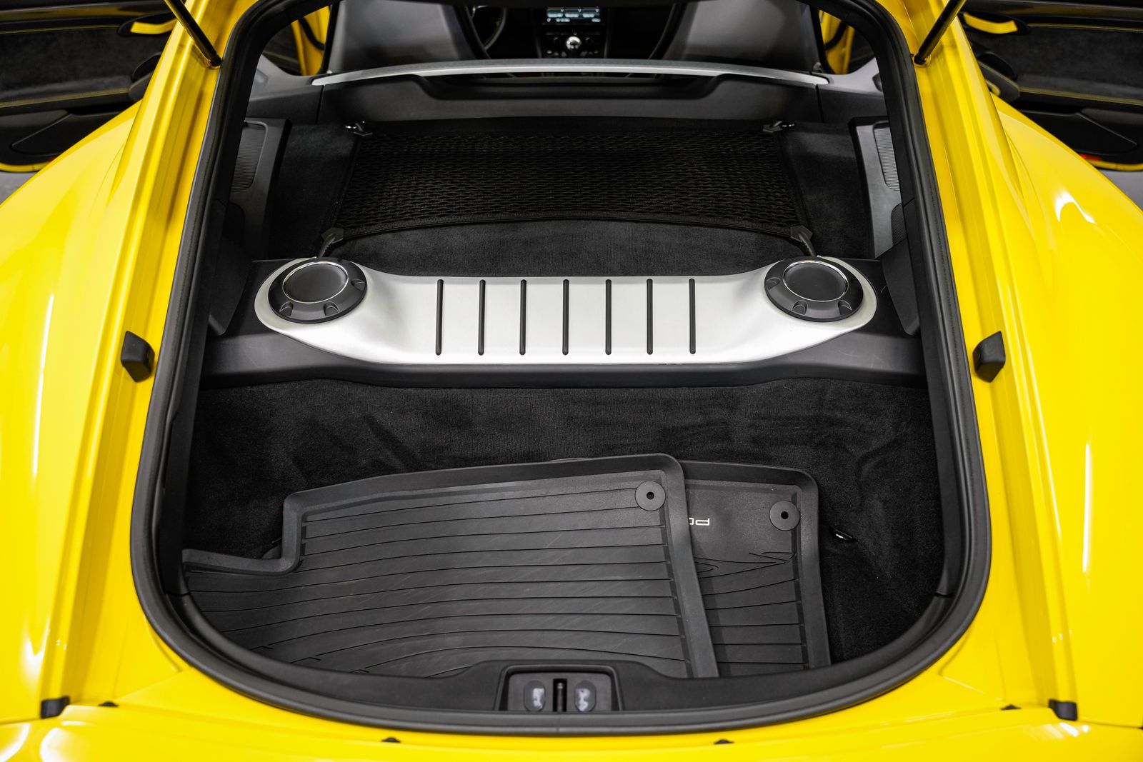 2016 Porsche Cayman GT4 — photo 43