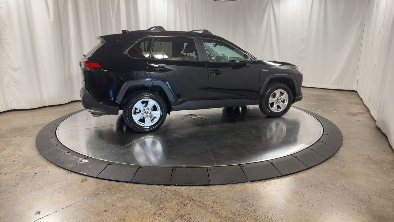 2019 Toyota RAV4 Hybrid XLE photo 3