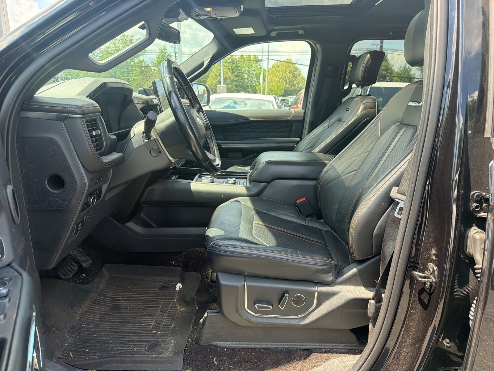 Used 2023 Black Metallic Ford Platinum image 9