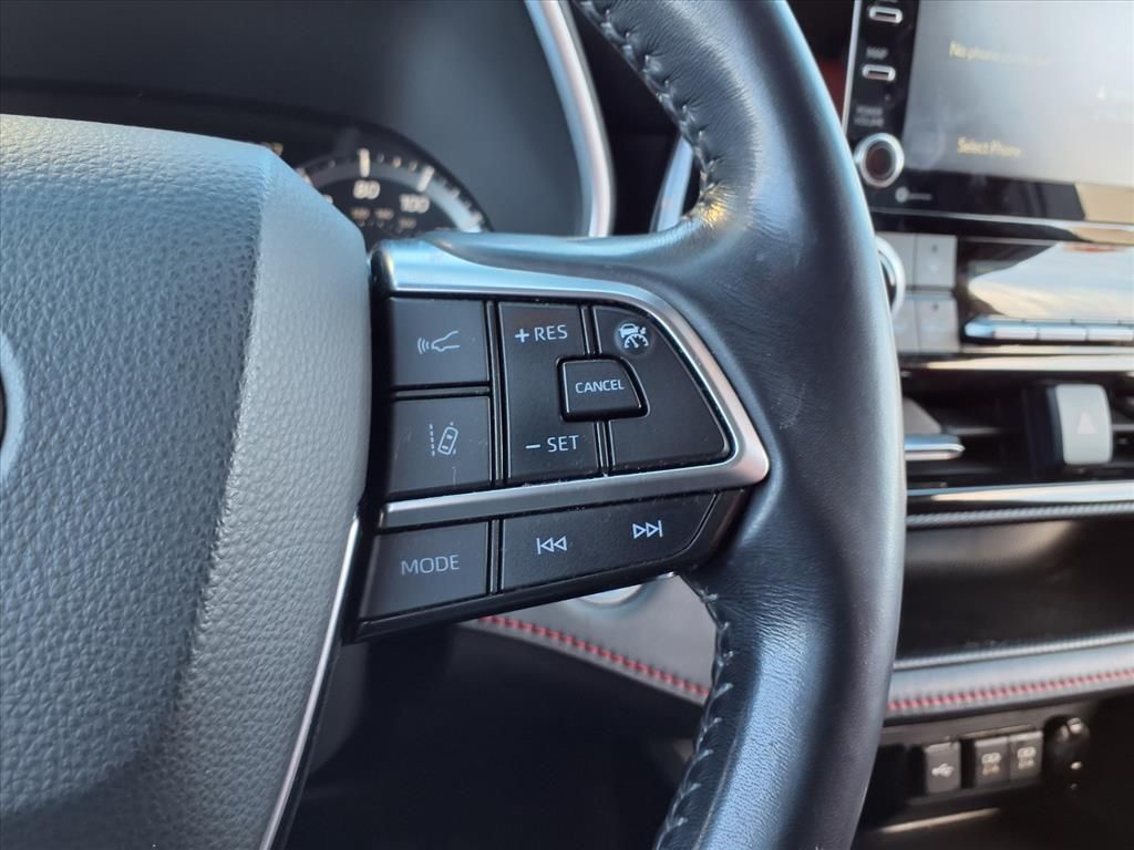 2021 Toyota Highlander XSE White at Autostrade