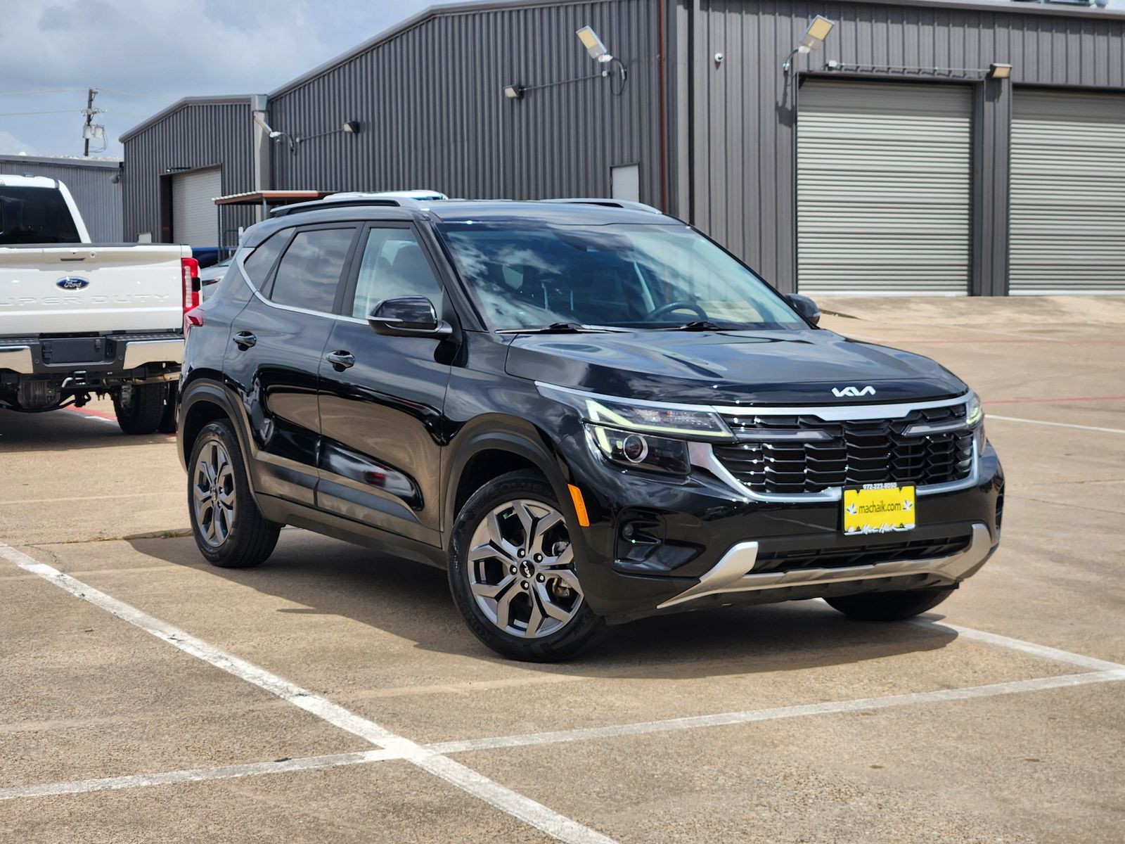 Fusion Black 2024 Kia Seltos SUV / Crossover Front-Wheel Drive Continuously Variable Transmission