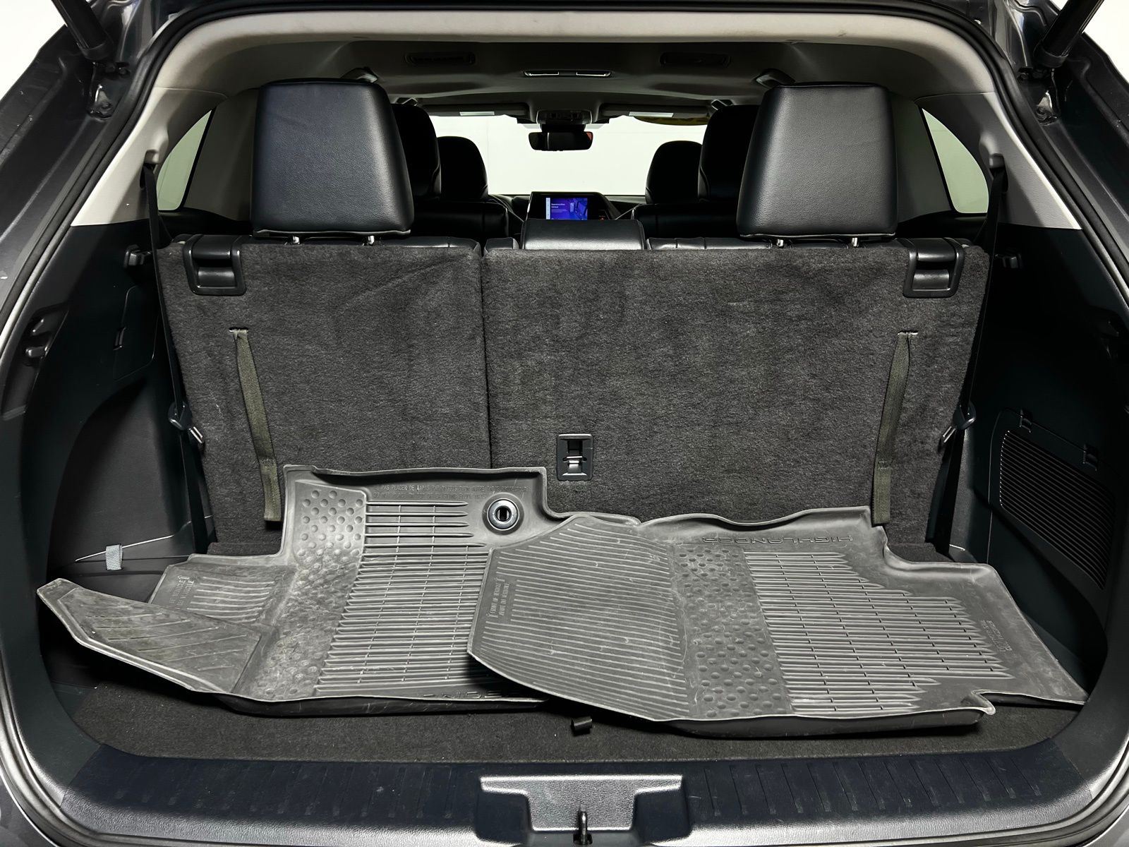 Thumbnail: 2023 Toyota Highlander - 28