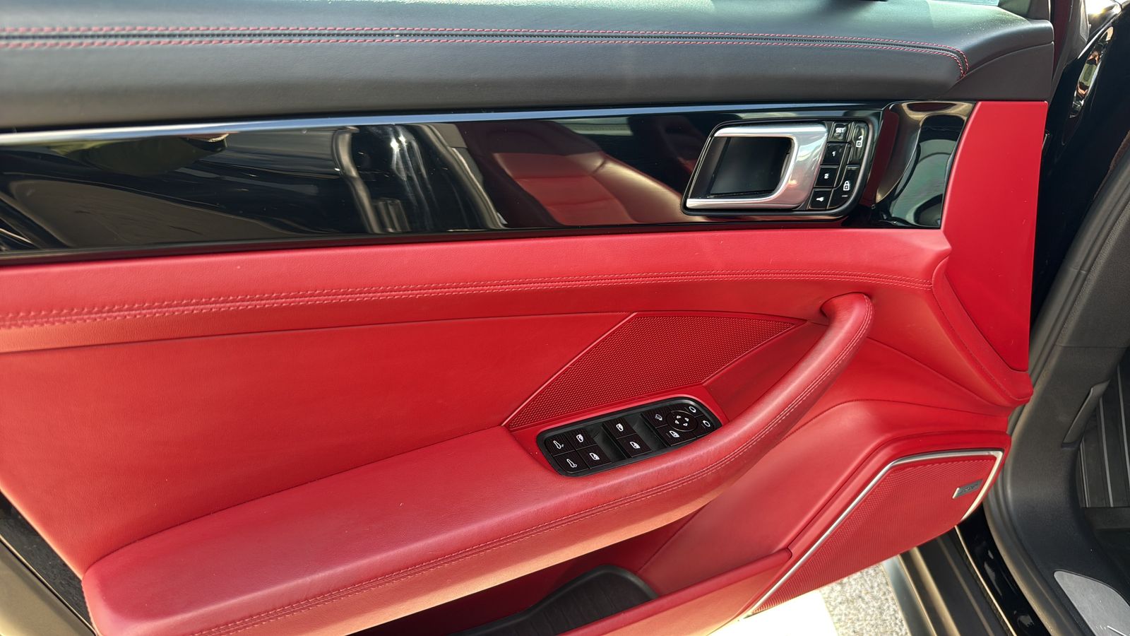 Used 2021 Black Porsche 4S image 11