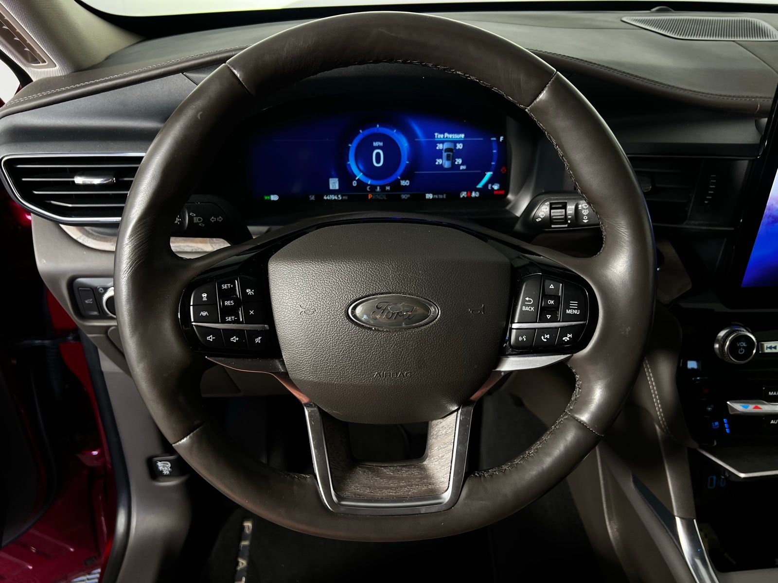 Thumbnail: 2022 Ford Explorer - 9