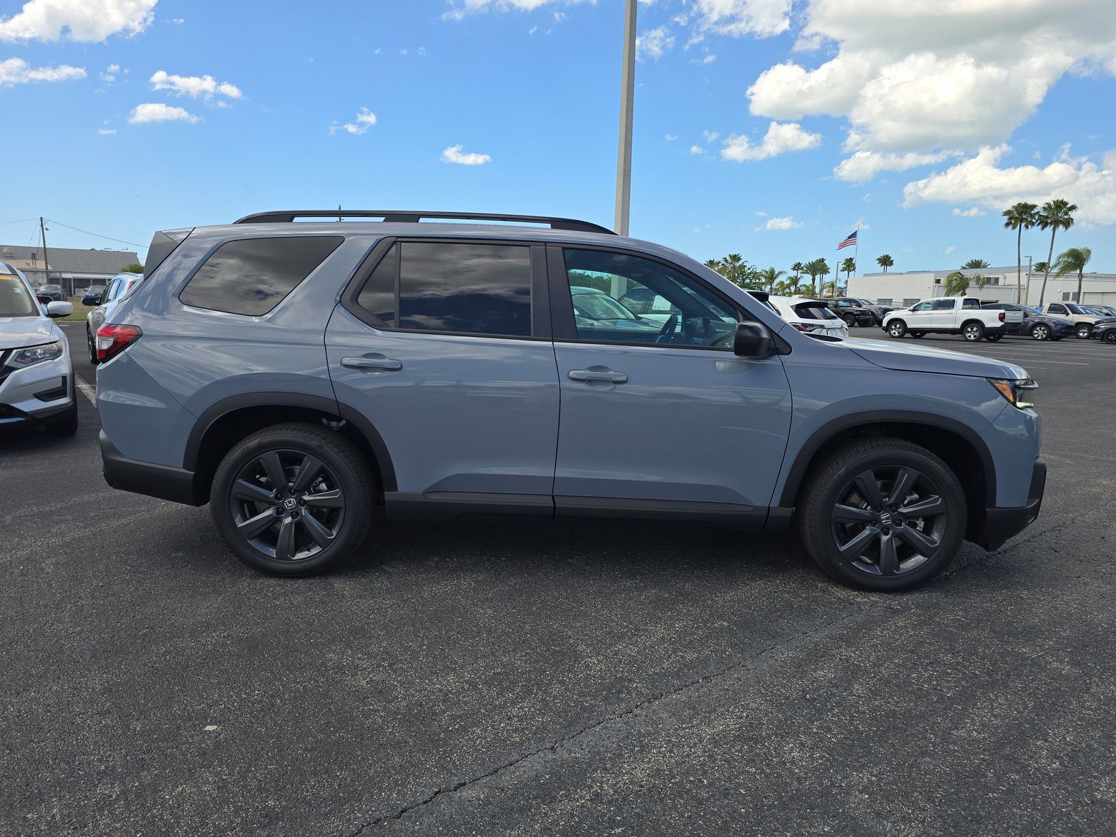 View vehicle photo 3