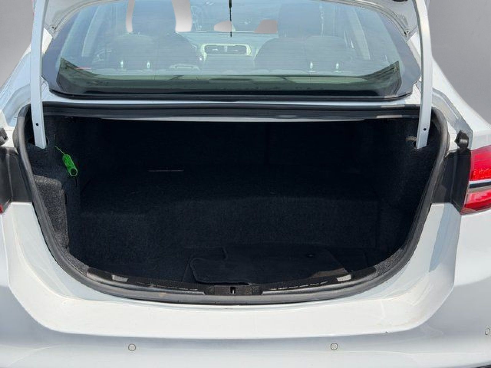Certified Used 2018 Oxford White Ford SE image 29