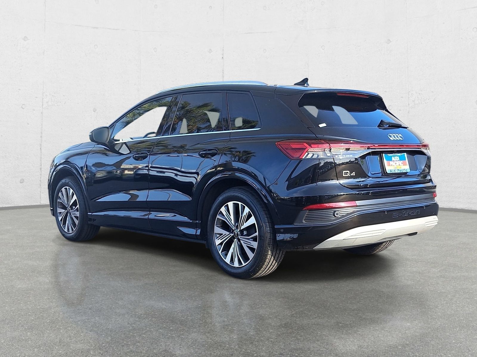 View vehicle photo 7