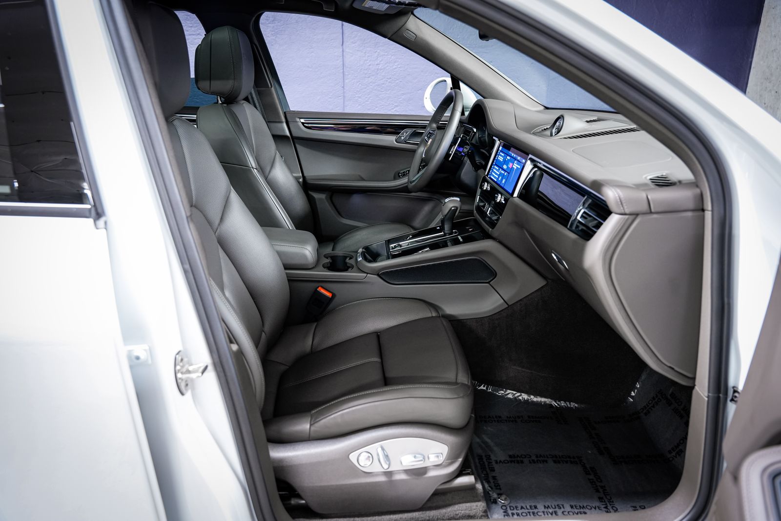 2024 Porsche Macan S — photo 28