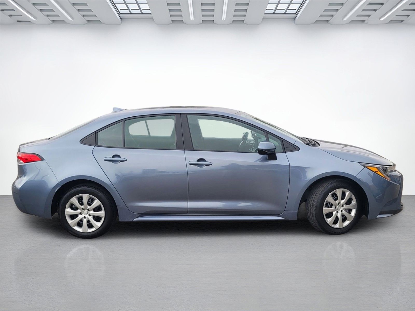 2026 Toyota Corolla LE - Photo 3