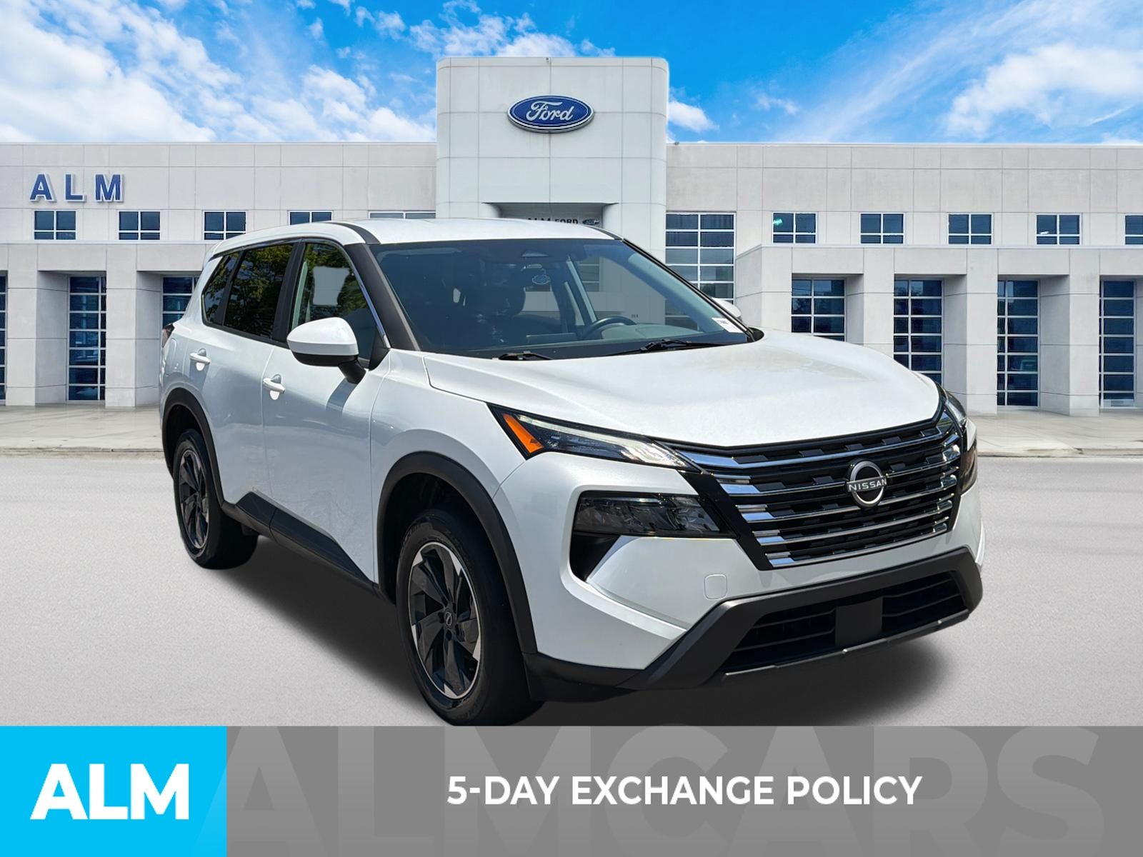 Certified Used 2025 Everest White P Nissan SV image 3