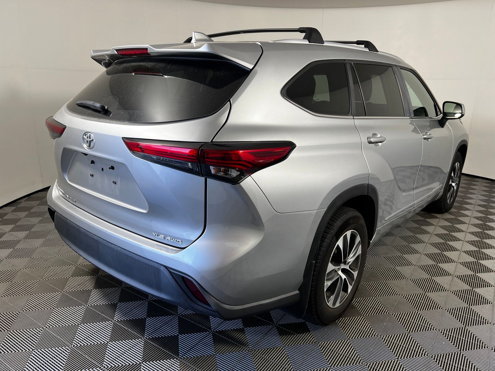 Thumbnail: 2023 Toyota Highlander - 5