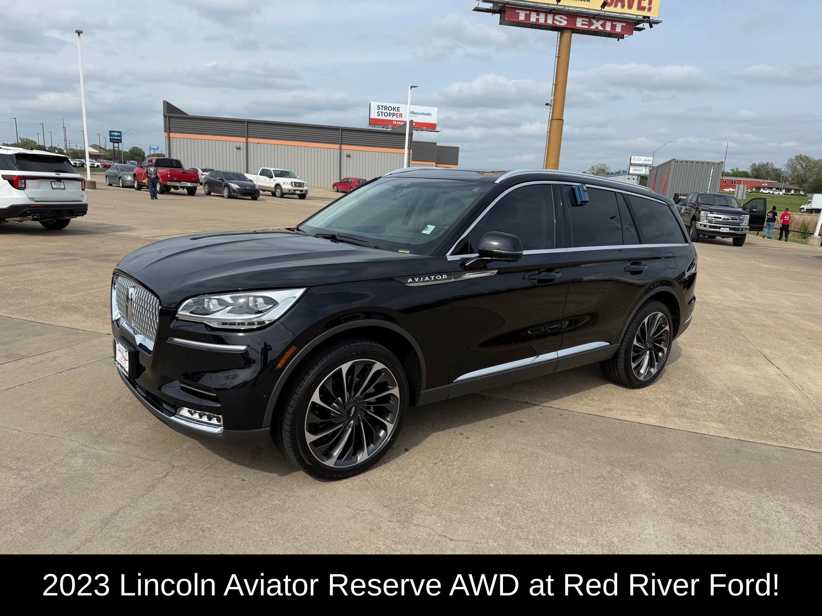Infinite Black Metallic Clearcoat 2023 Lincoln Aviator Reserve AWD SUV / Crossover All-Wheel Drive Automatic