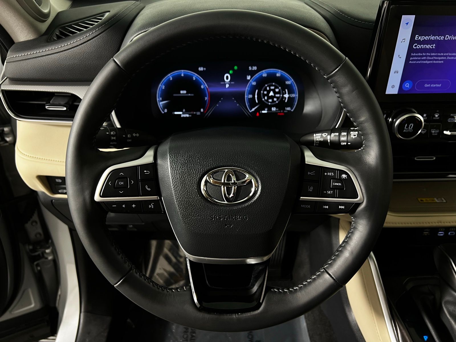 Thumbnail: 2024 Toyota Highlander - 16